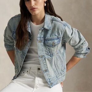 Gap Women's Icon Denim Jacket in Light Wash